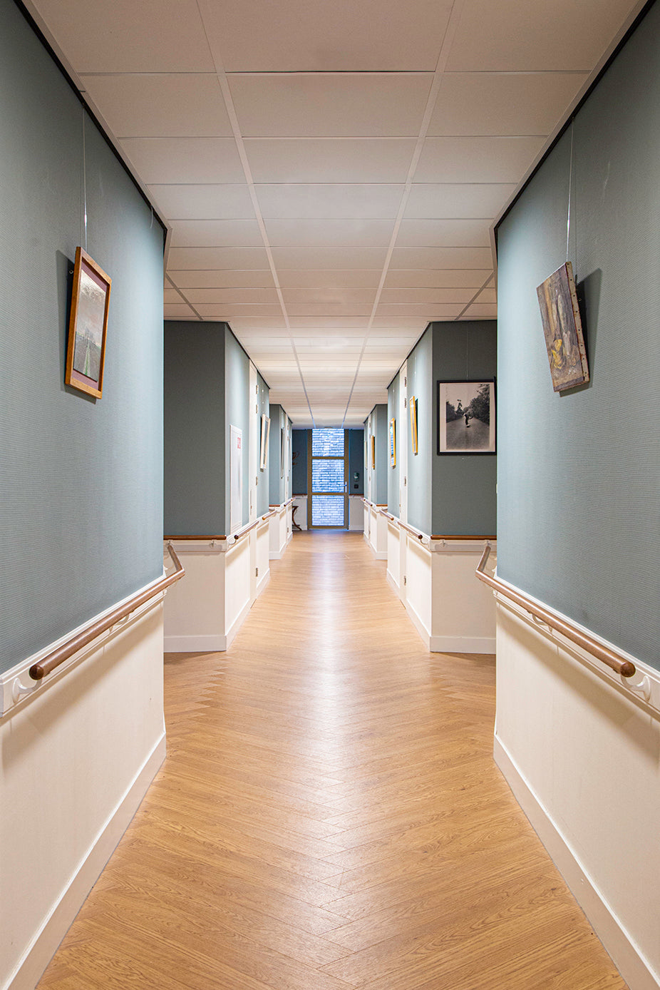 Plafondborden/signing ophangen met STAS