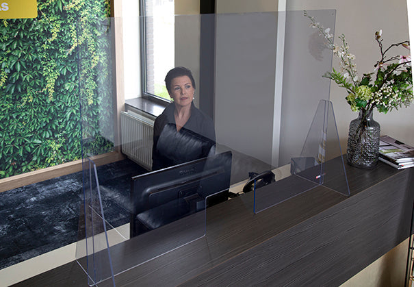 Plexiglas schermen plaatsen