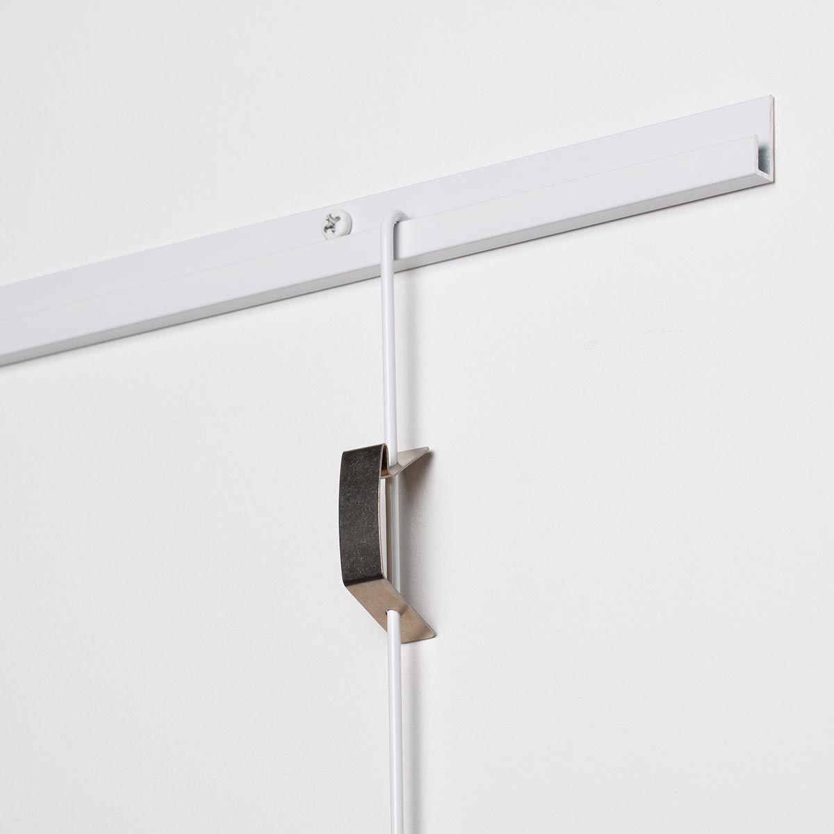 STAS j-rail stang 3 mm, verkrijgbaar in wit en aluminium, perfect voor elke ruimte.