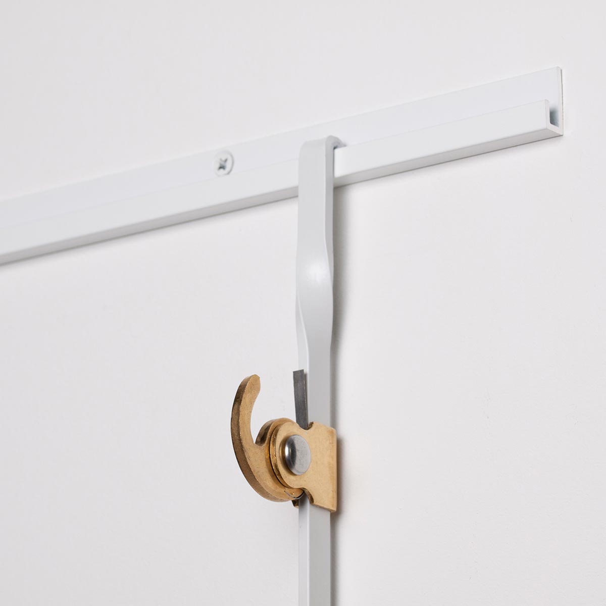 STAS j-rail max 200 cm, geschikt voor rail ophangsysteem voor schilderijen en meer.